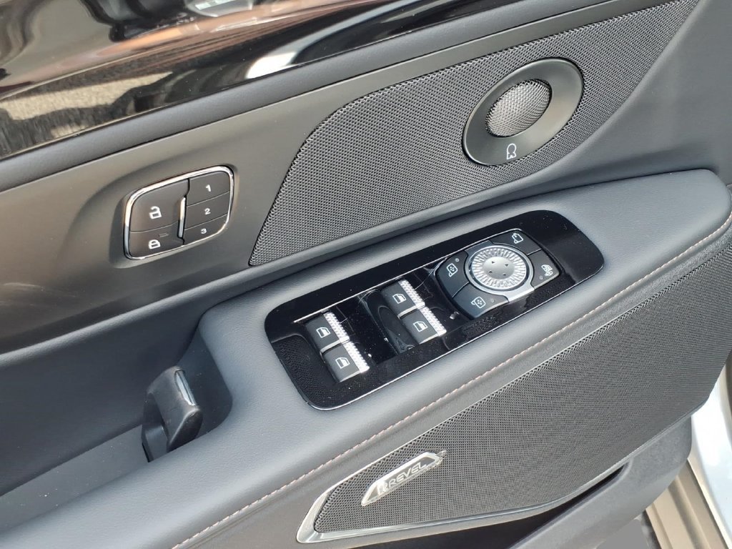 New 2026 Lincoln Nautilus Reserve w/ Jet Appearance Package AWD/4WD image 17