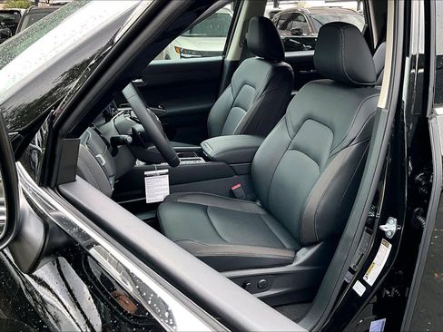 New 2026 Nissan Pathfinder SL image 9