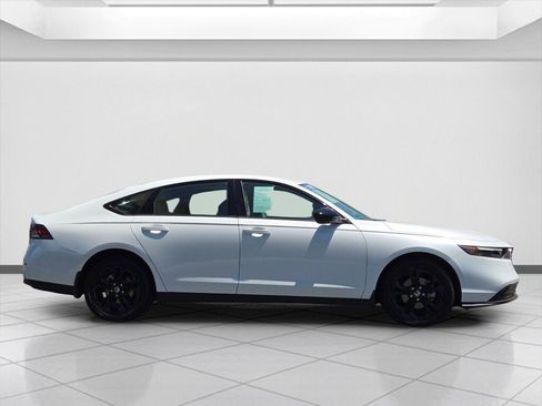 Certified 2025 Honda Accord SE image 4