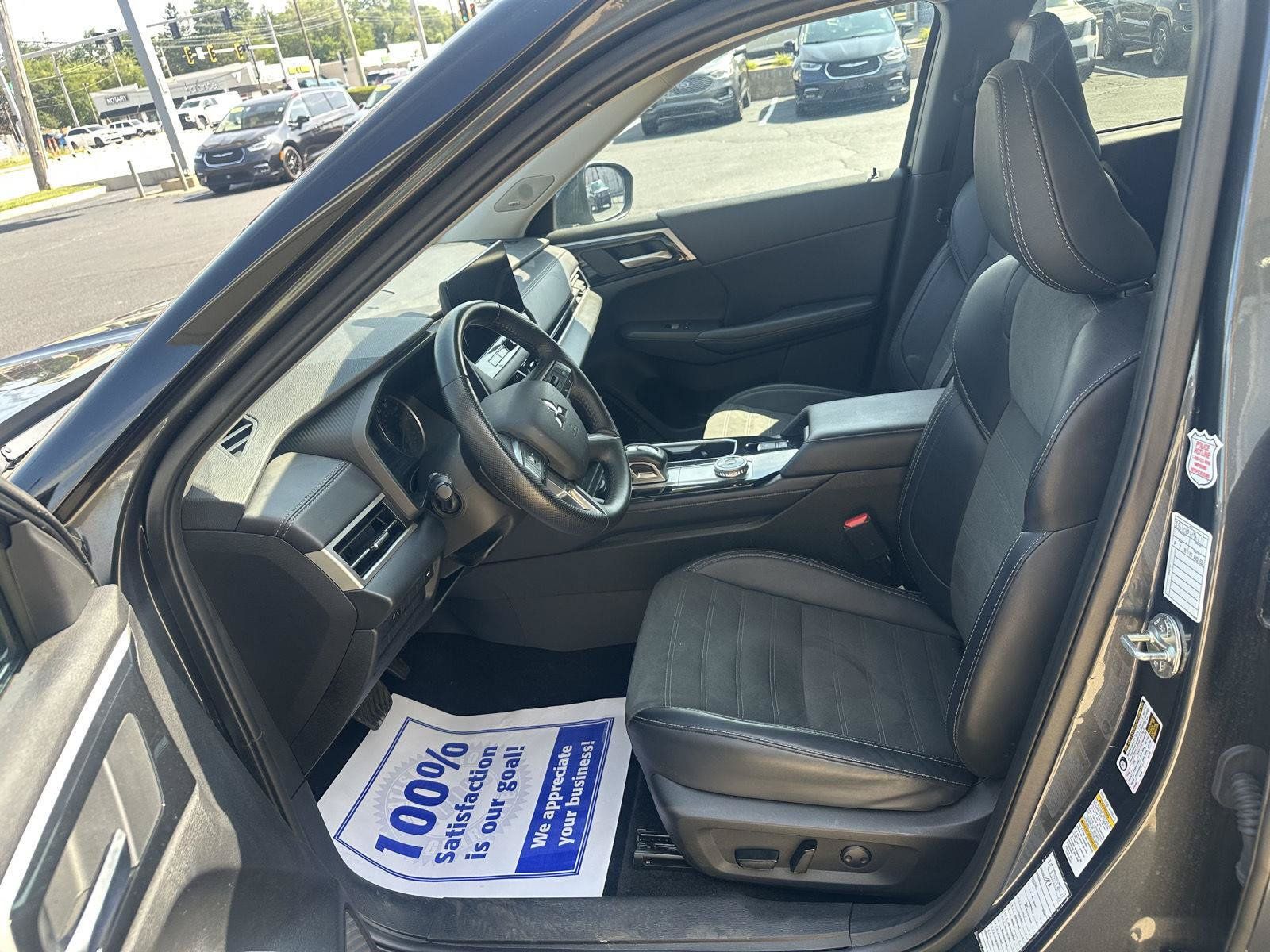 Used 2025 Mitsubishi Outlander SE FWD image 14