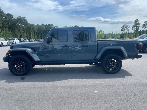 Used 2025 Jeep Gladiator Sport AWD/4WD image 4