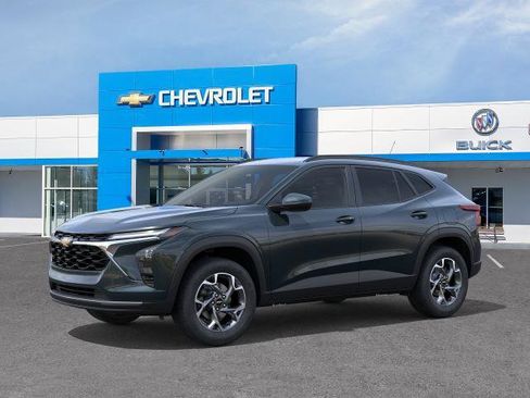 New 2026 Chevrolet Trax LT w/ LT Convenience Package FWD image 2