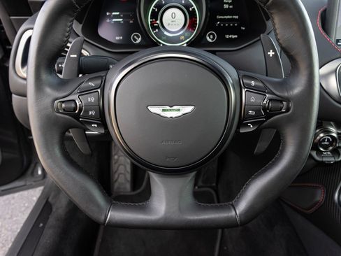 Used 2023 Aston Martin V8 Vantage Coupe image 32