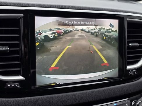 Used 2024 Chrysler Pacifica Touring-L image 21