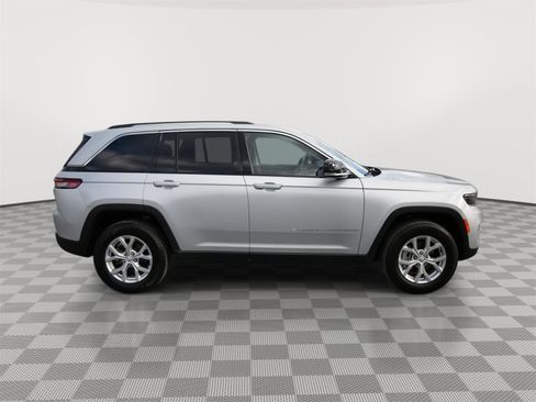 Used 2023 Jeep Grand Cherokee Limited image 4