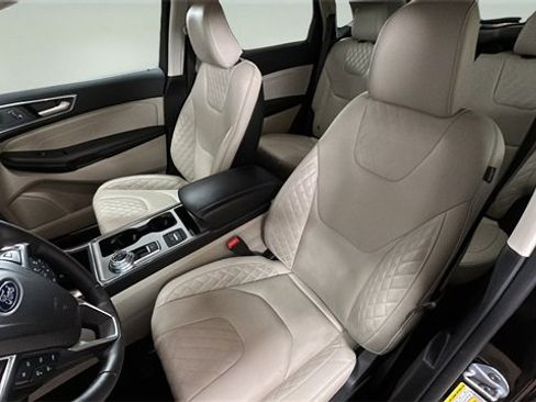 Used 2024 Ford Edge Titanium image 9