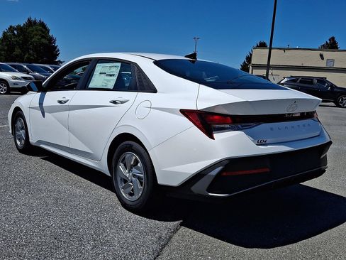 New 2026 Hyundai Elantra SE FWD image 4
