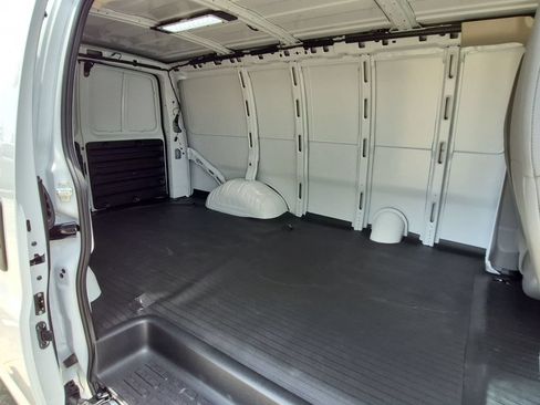 New 2026 Chevrolet Express 3500 RWD image 19