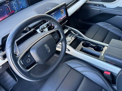 Certified 2024 Lincoln Nautilus Premier image 10