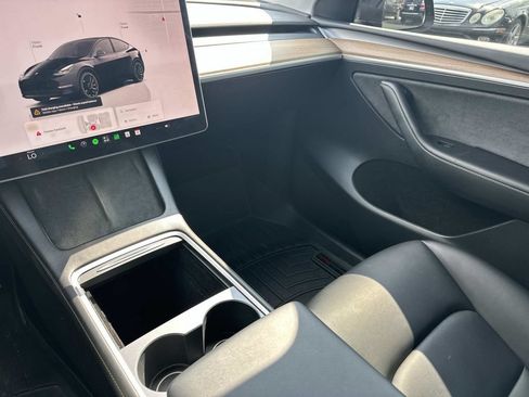 Used 2023 Tesla Model Y Performance AWD/4WD image 31