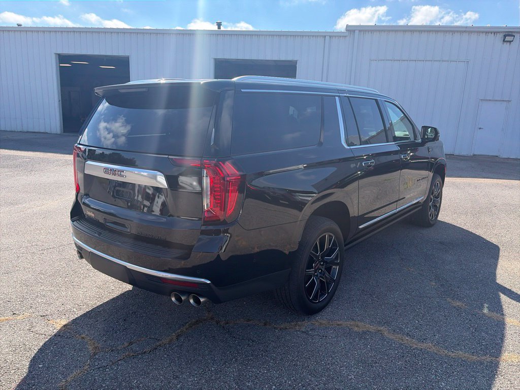Used 2024 GMC Yukon XL Denali w/ Denali Reserve Package AWD/4WD image 6