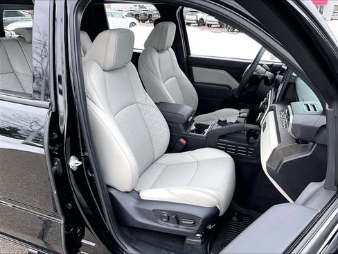 Used 2025 Toyota Tacoma Limited image 11