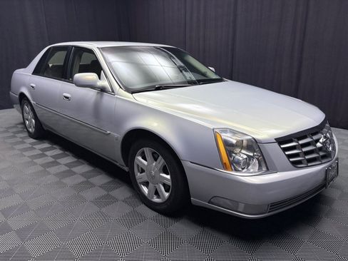 Used 2007 Cadillac DTS w/ Trunk Convenience Package FWD image 7