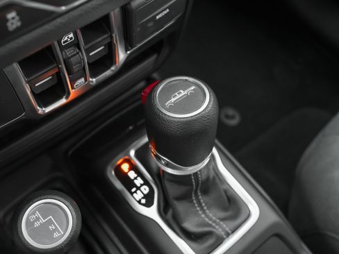 Used 2024 Jeep Gladiator Sport AWD/4WD image 18
