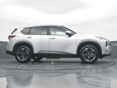 Used 2025 Nissan Rogue SV AWD/4WD image 31