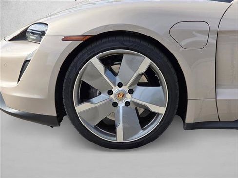 Used 2021 Porsche Taycan image 9