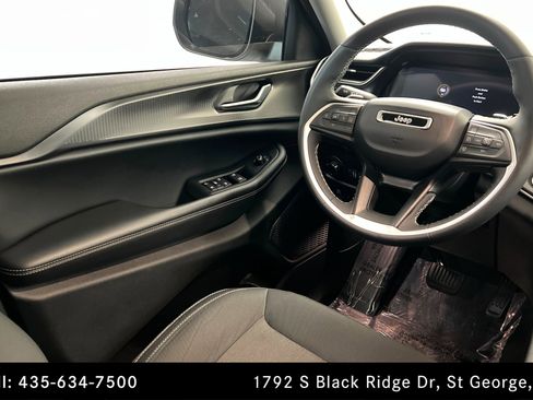 Used 2023 Jeep Grand Cherokee Laredo w/ Luxury Tech Group I image 11