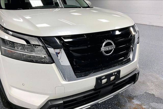 Used 2023 Nissan Pathfinder SL AWD/4WD image 30