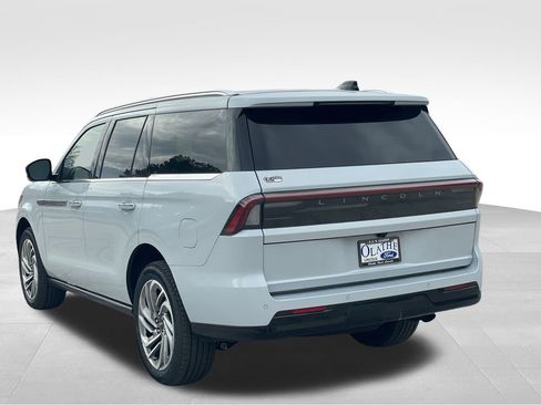 New 2026 Lincoln Navigator Reserve AWD/4WD image 3