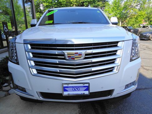 Used 2019 Cadillac Escalade ESV Platinum AWD/4WD image 2
