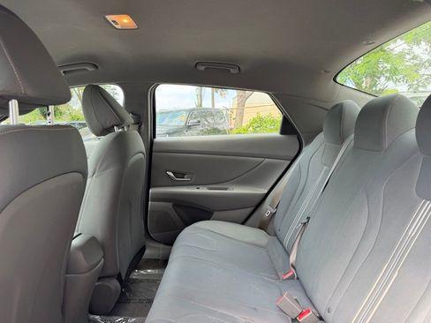 Used 2022 Hyundai Elantra SEL w/ Convenience Package FWD image 20