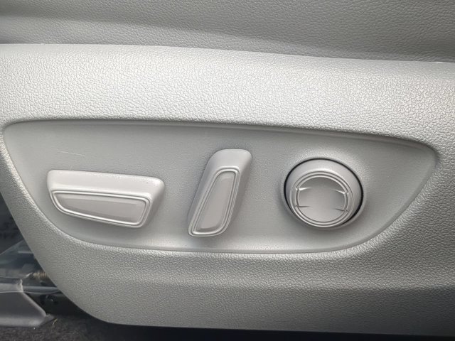 Used 2024 Toyota Highlander Limited FWD image 23