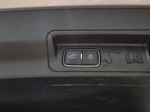 Used 2020 Ford Explorer XLT RWD image 23