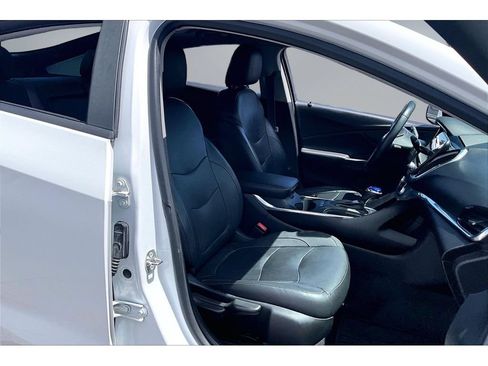 Used 2017 Chevrolet Volt Premier w/ Driver Confidence Package FWD image 29