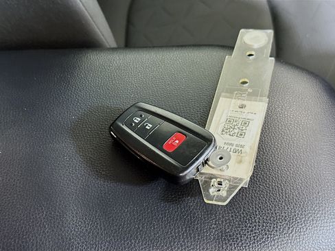 Used 2020 Toyota RAV4 XLE FWD image 33