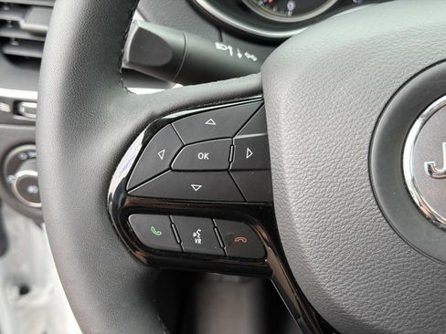 Used 2023 Jeep Cherokee Altitude Lux AWD/4WD image 25