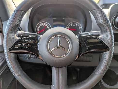 Used 2025 Mercedes-Benz Sprinter 2500 image 31