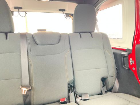 Used 2025 Jeep Wrangler Sport S image 36