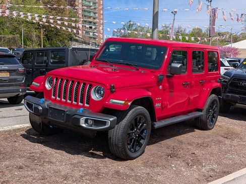 Used 2023 Jeep Wrangler Unlimited Sahara w/ Cold Weather Group AWD/4WD image 2