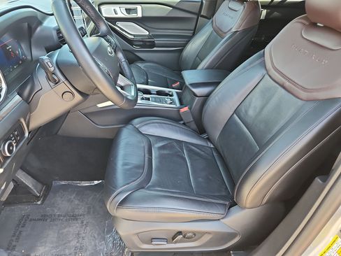 Used 2023 Ford Explorer Platinum w/ Technology Package AWD/4WD image 22