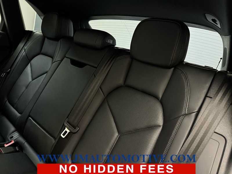 Used 2023 Porsche Macan AWD/4WD image 16