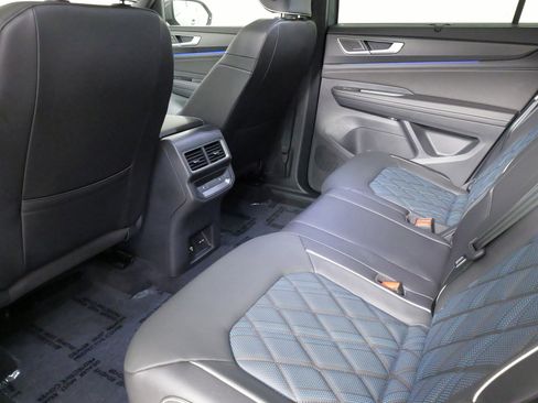 Used 2025 Volkswagen Atlas Cross Sport SEL Premium R-Line image 26