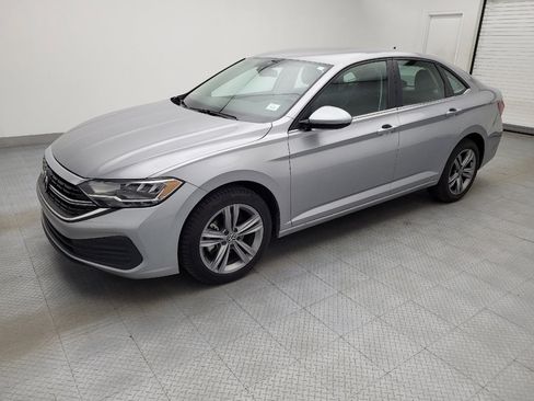 Used 2024 Volkswagen Jetta SE image 2