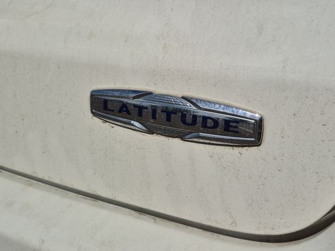 Used 2020 Jeep Compass Latitude AWD/4WD image 30