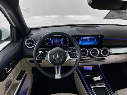 Used 2026 Mercedes-Benz GLB 250 4MATIC image 22