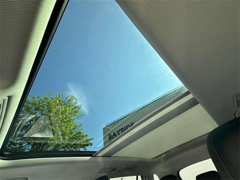 Certified 2022 Volkswagen Tiguan SE w/ Panoramic Sunroof Package image 23