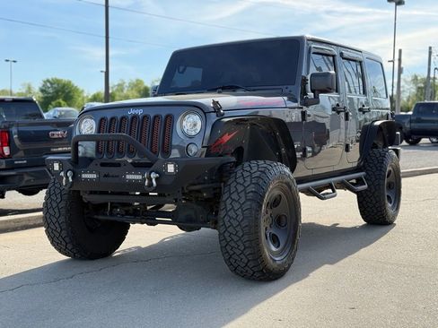 Used 2017 Jeep Wrangler Unlimited Sahara w/ Connectivity Group image 25
