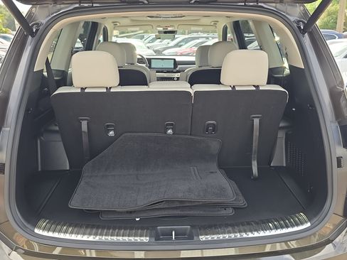 Certified 2025 Kia Telluride SX w/ SX Captain's Chair Package FWD image 10