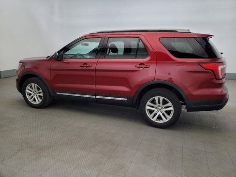 Used 2018 Ford Explorer XLT image 3