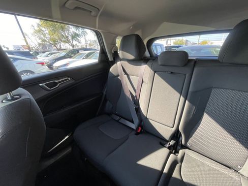 Used 2025 Kia Sportage LX image 39