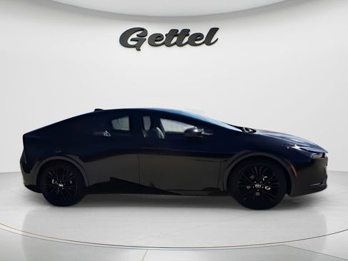New 2026 Toyota Prius FWD image 9