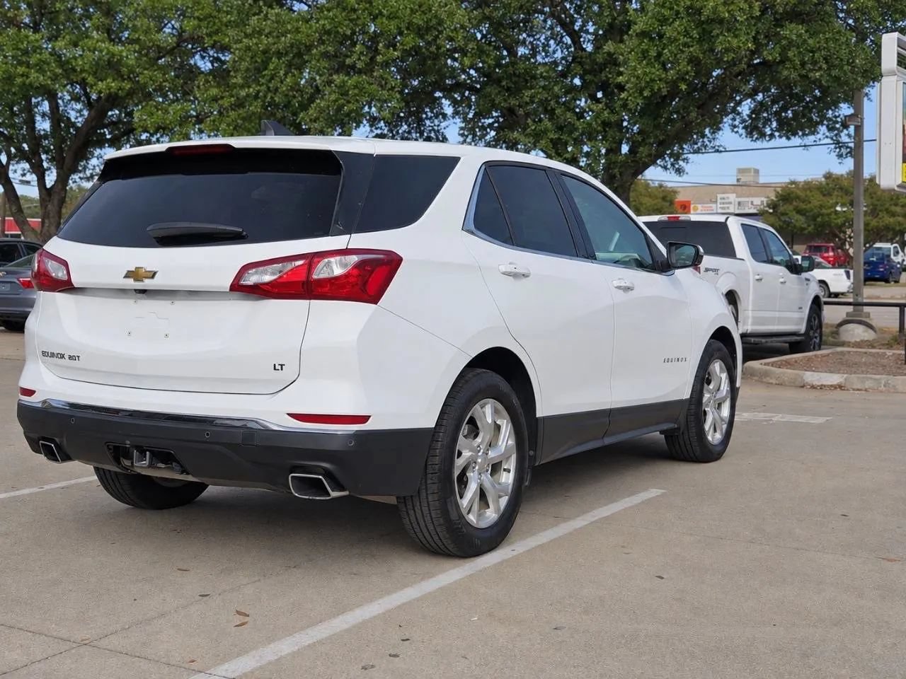 Used 2018 Chevrolet Equinox LT FWD image 3