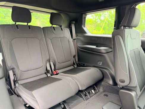 New 2026 Jeep Grand Cherokee L Laredo w/ MOPAR Finishing Package AWD/4WD image 18