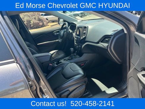 Used 2020 Jeep Cherokee Trailhawk AWD/4WD image 14