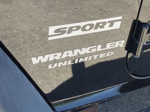 Used 2017 Jeep Wrangler Unlimited Sport w/ Connectivity Group AWD/4WD image 13