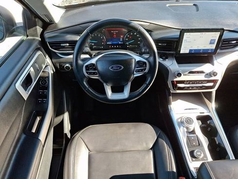 Certified 2022 Ford Explorer XLT w/ Equipment Group 202A image 13